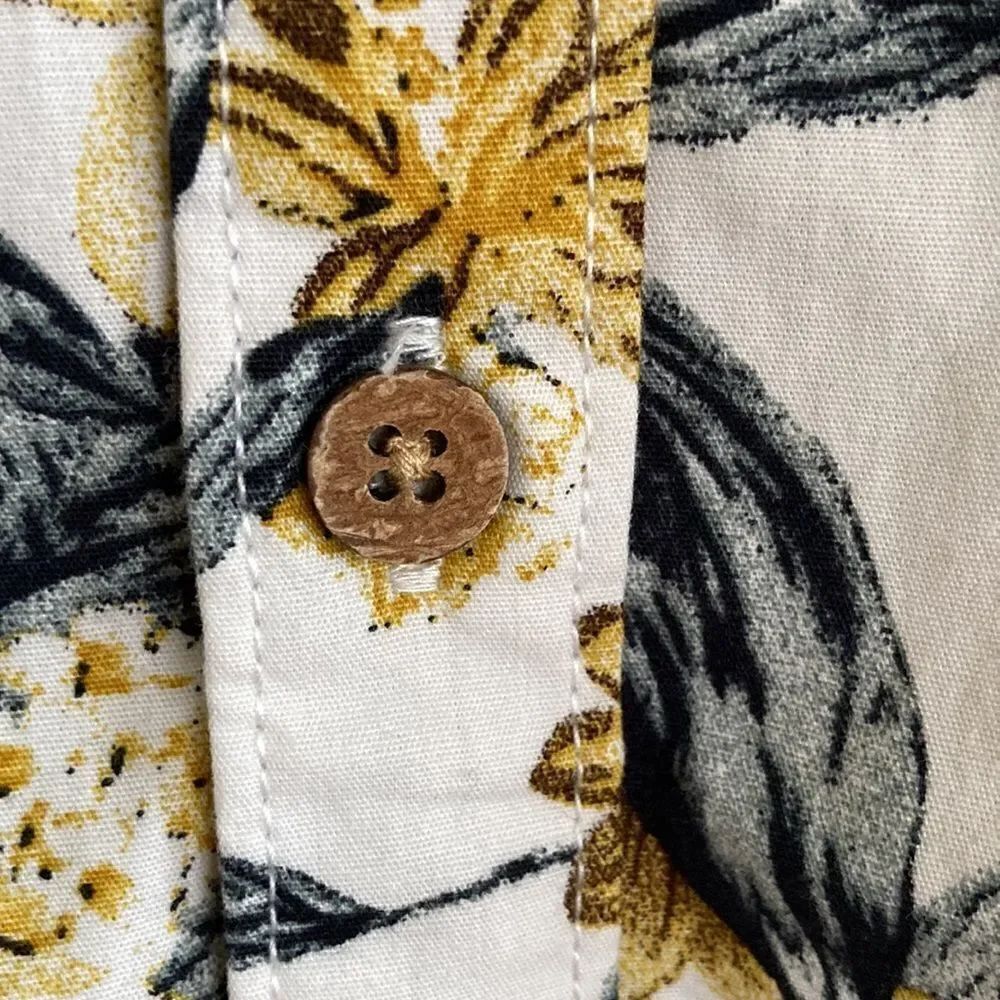 Denim & Flower S/S Buttondown - Picture 8 of 9